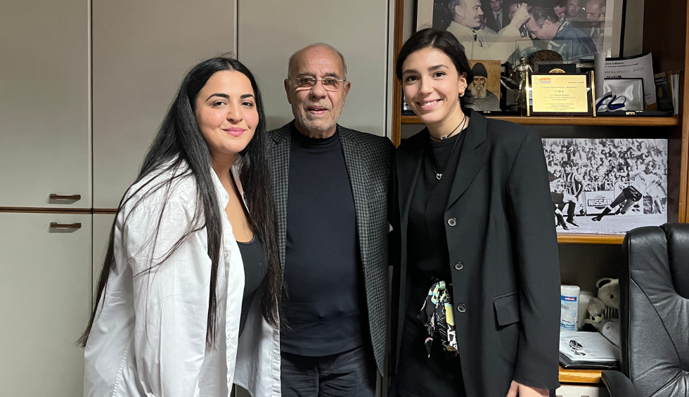 A generic square placeholder image with rounded corners in a figure.