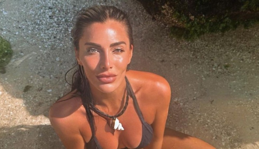 A generic square placeholder image with rounded corners in a figure.