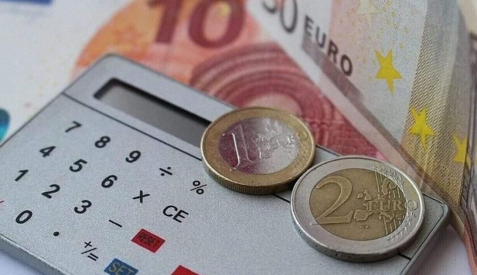 A generic square placeholder image with rounded corners in a figure.