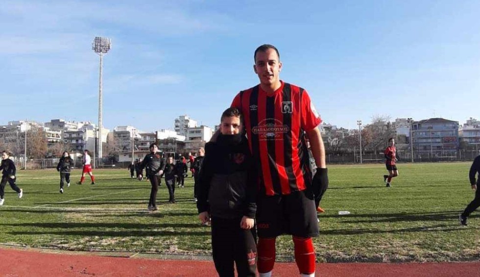 A generic square placeholder image with rounded corners in a figure.