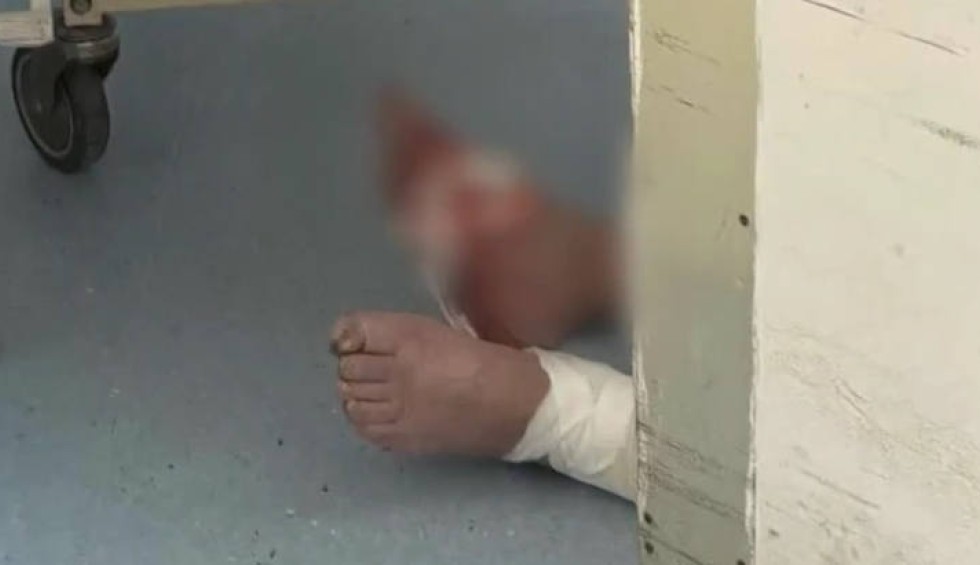 A generic square placeholder image with rounded corners in a figure.