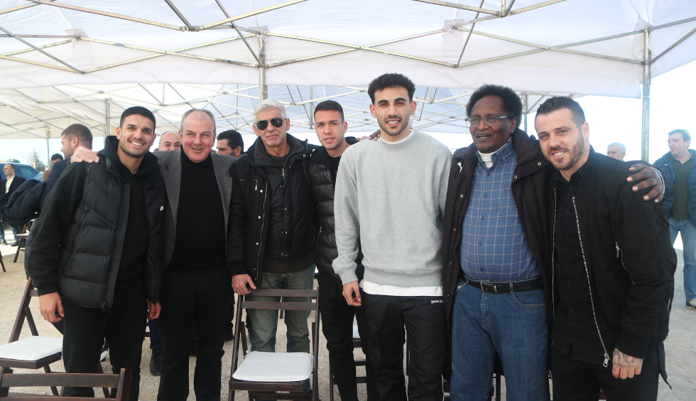 A generic square placeholder image with rounded corners in a figure.