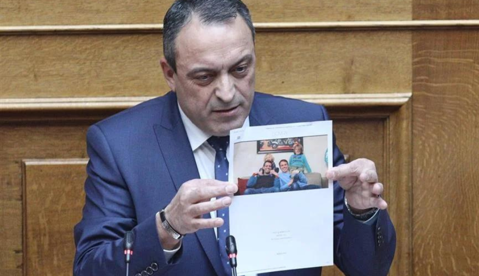 A generic square placeholder image with rounded corners in a figure.