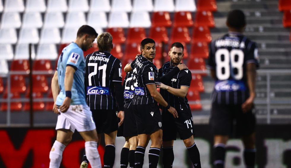 A generic square placeholder image with rounded corners in a figure.