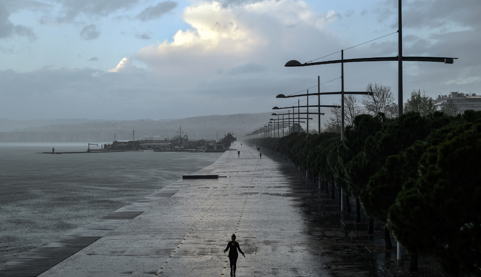 Χθες... καλοκαίρι, σήμερα βουτιά της θερμοκρασίας και χιονοπτώσεις - Αν αυτό δεν είναι συνέπεια της κλιματικής αλλαγής, τι είναι;