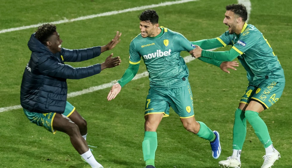 A generic square placeholder image with rounded corners in a figure.