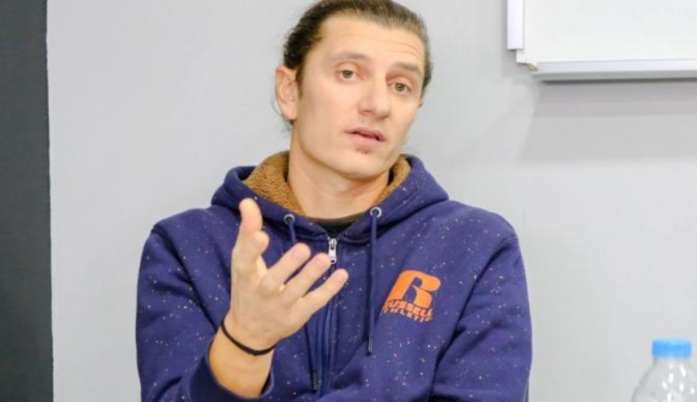 A generic square placeholder image with rounded corners in a figure.