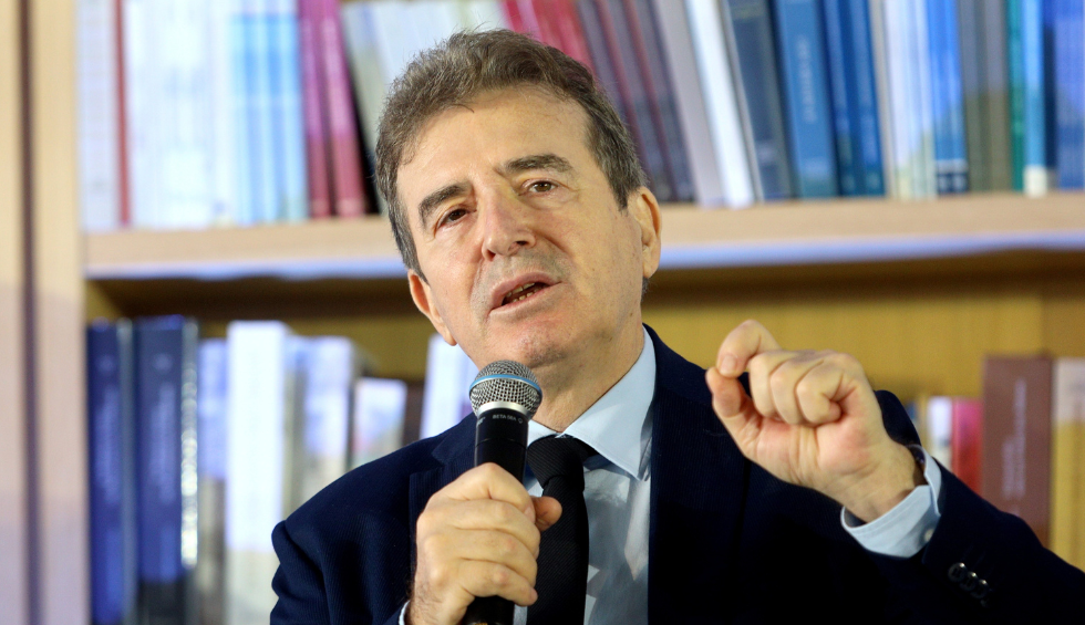 A generic square placeholder image with rounded corners in a figure.