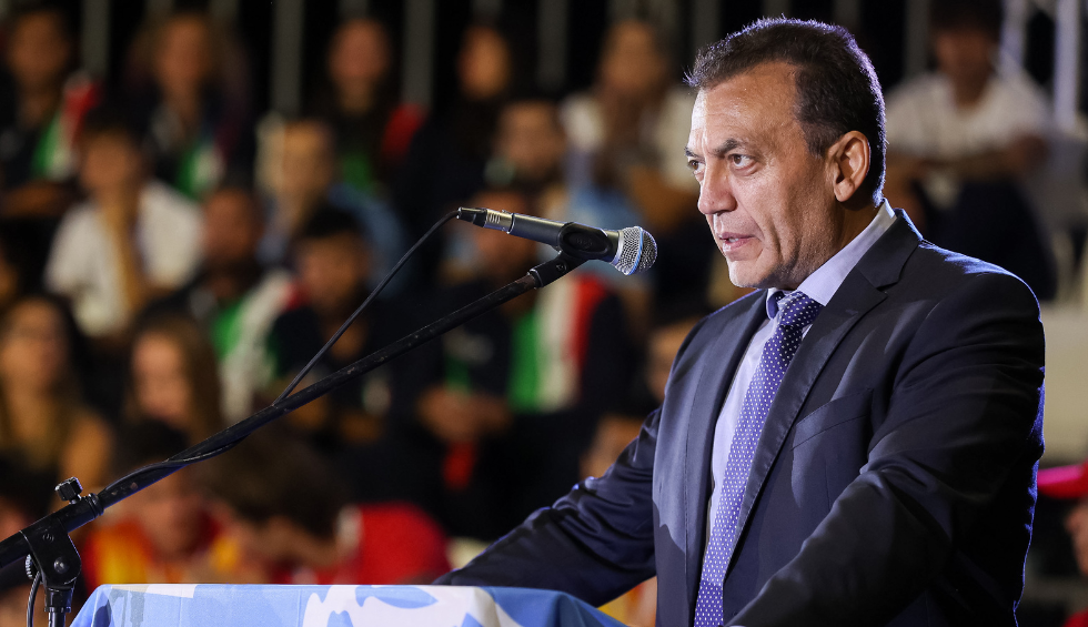 A generic square placeholder image with rounded corners in a figure.