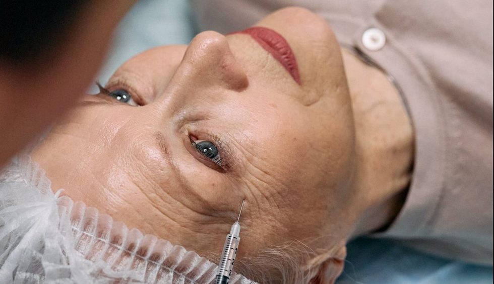 A generic square placeholder image with rounded corners in a figure.