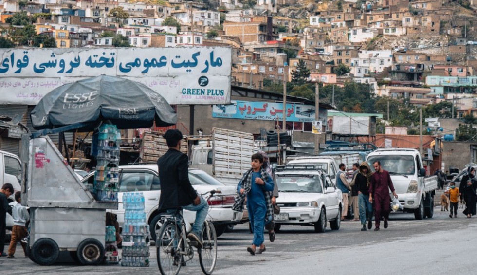 A generic square placeholder image with rounded corners in a figure.