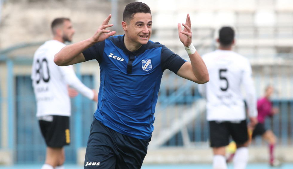 A generic square placeholder image with rounded corners in a figure.