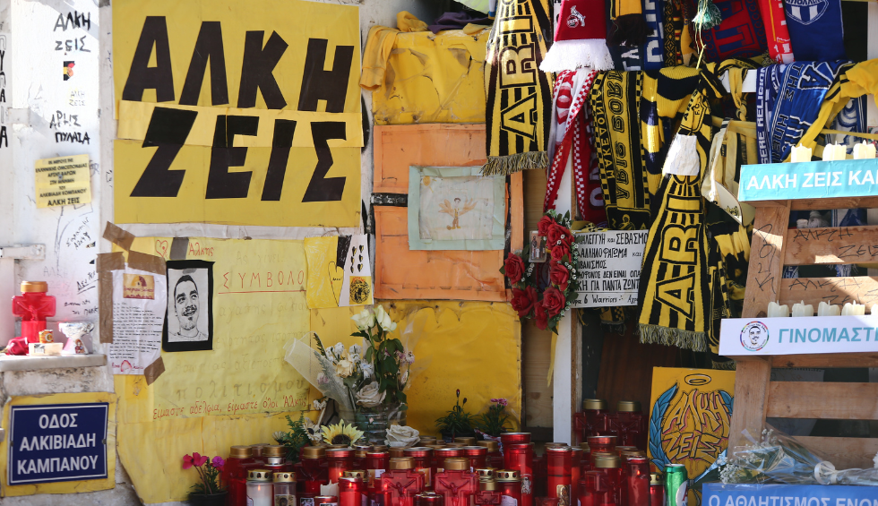 A generic square placeholder image with rounded corners in a figure.