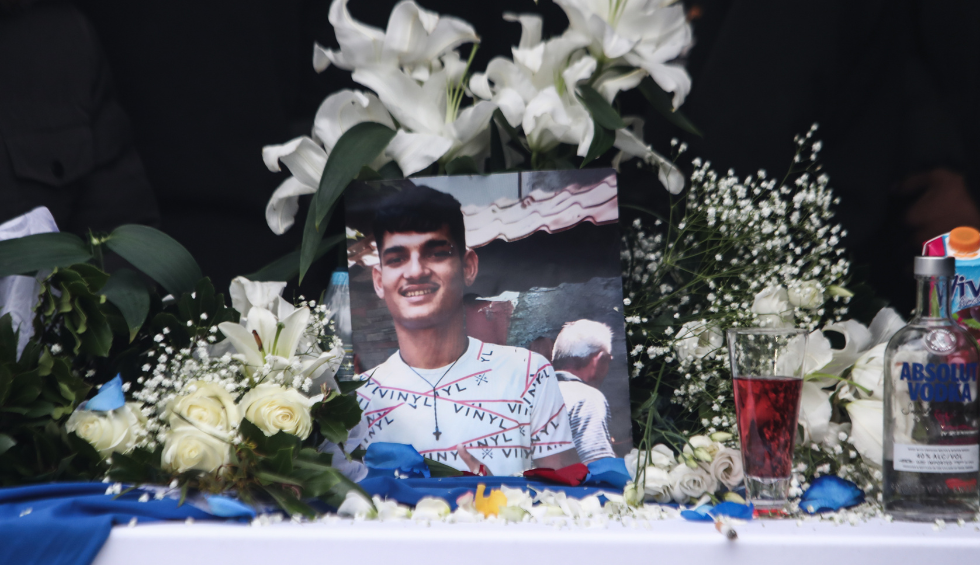 A generic square placeholder image with rounded corners in a figure.