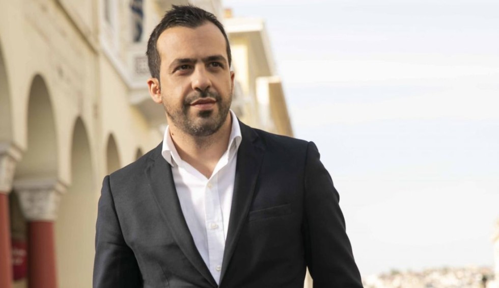 A generic square placeholder image with rounded corners in a figure.