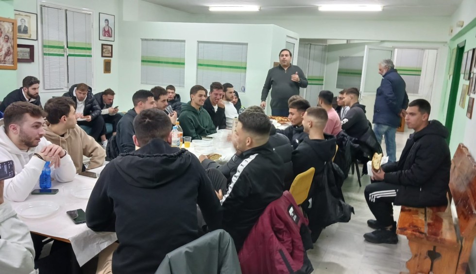 A generic square placeholder image with rounded corners in a figure.