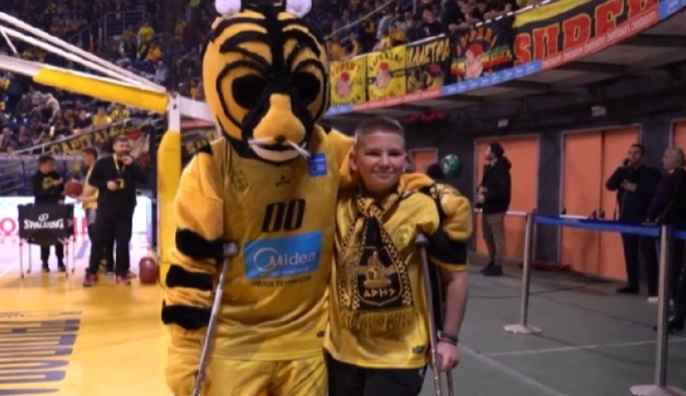 A generic square placeholder image with rounded corners in a figure.