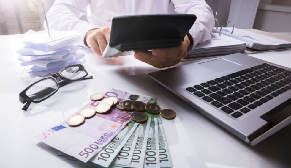 A generic square placeholder image with rounded corners in a figure.