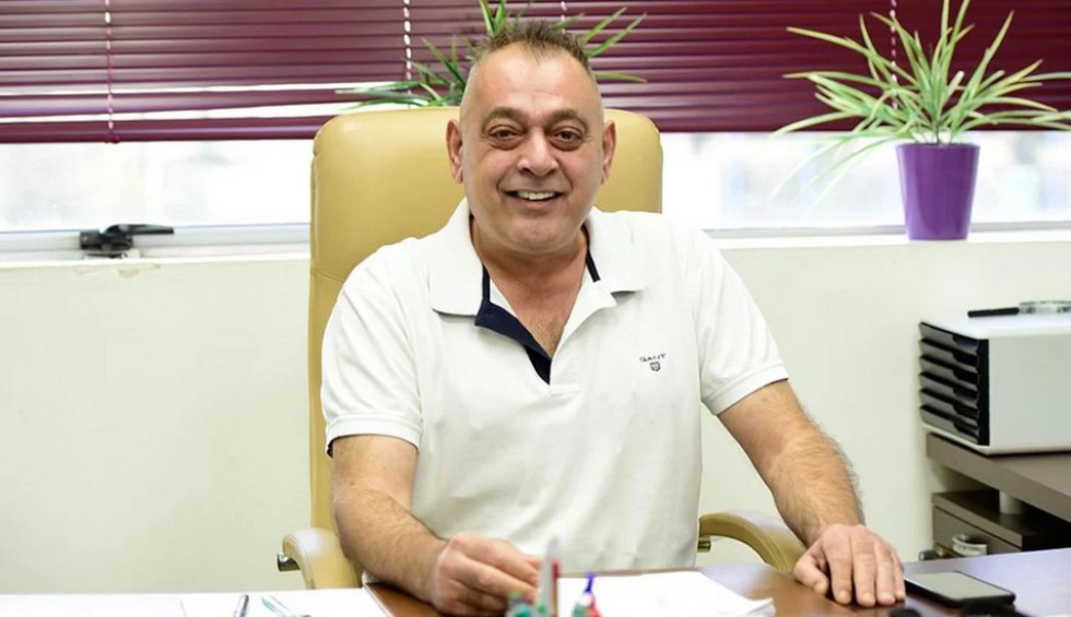 A generic square placeholder image with rounded corners in a figure.