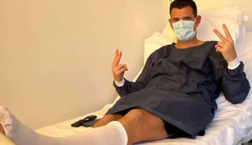 A generic square placeholder image with rounded corners in a figure.