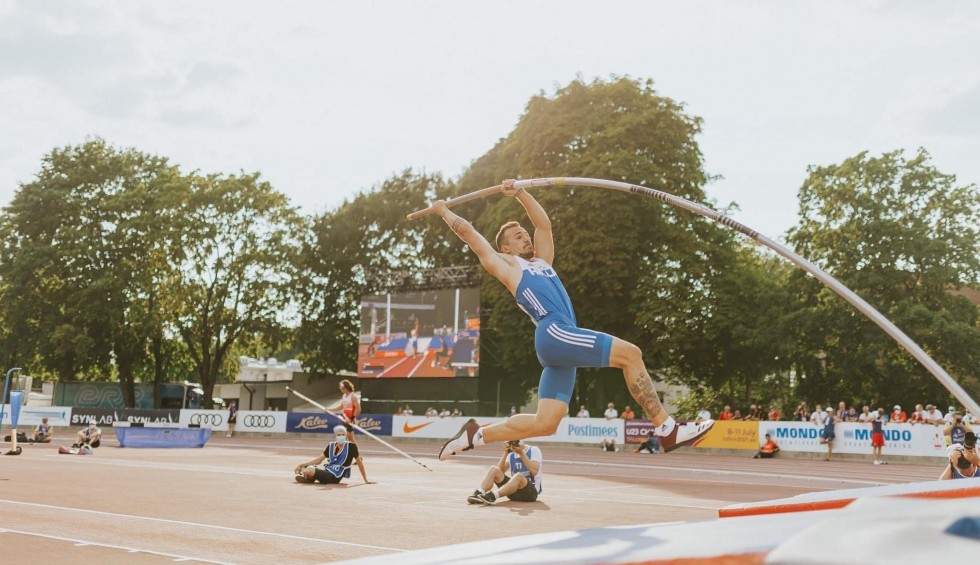 A generic square placeholder image with rounded corners in a figure.