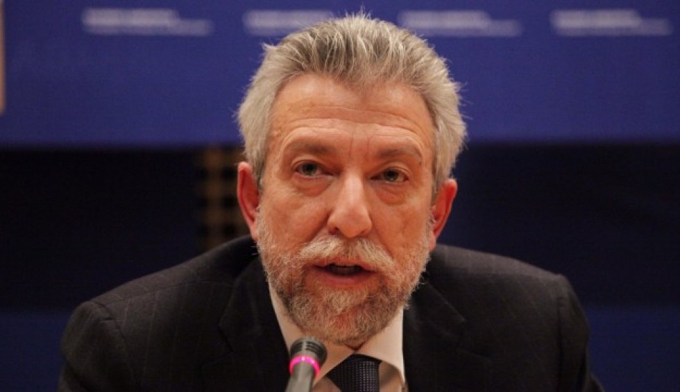 A generic square placeholder image with rounded corners in a figure.