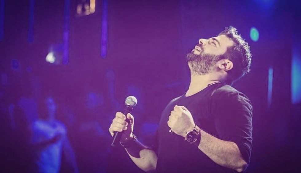 A generic square placeholder image with rounded corners in a figure.