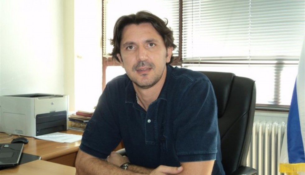 A generic square placeholder image with rounded corners in a figure.