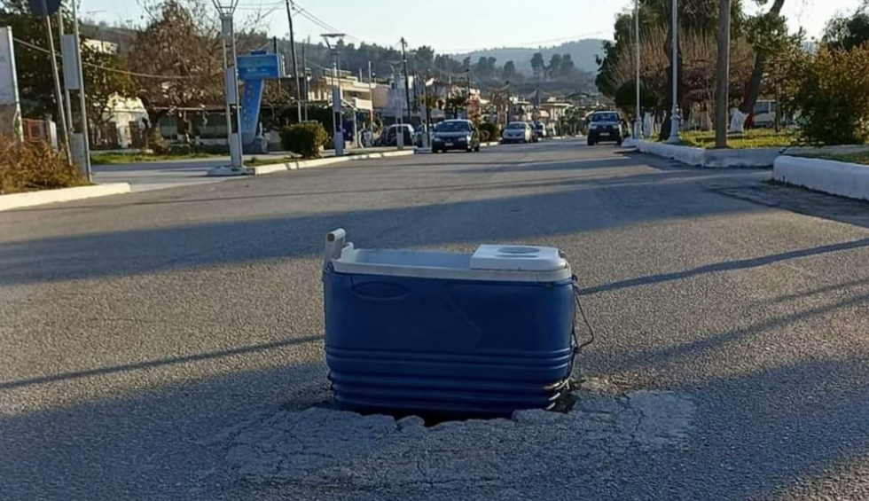 A generic square placeholder image with rounded corners in a figure.