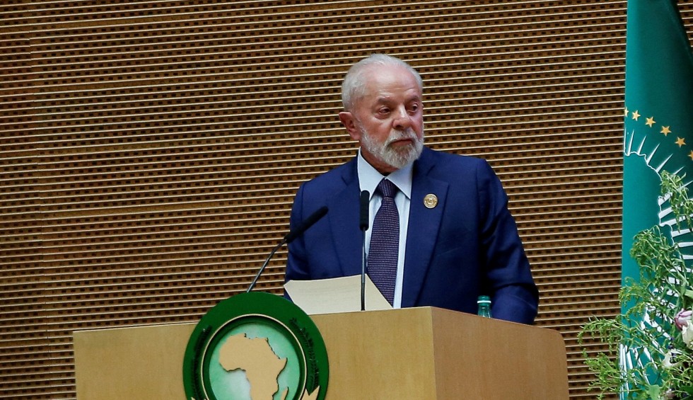 A generic square placeholder image with rounded corners in a figure.