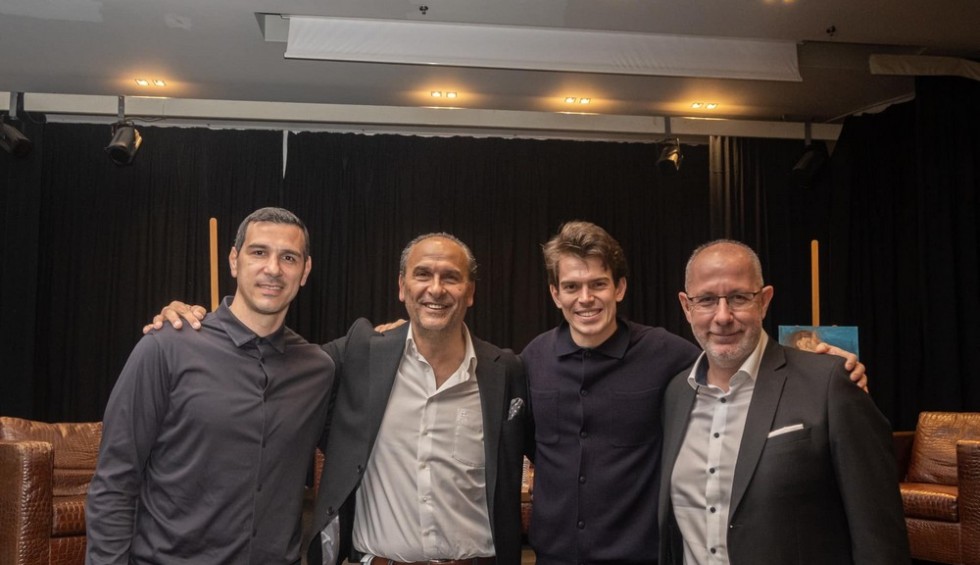 A generic square placeholder image with rounded corners in a figure.