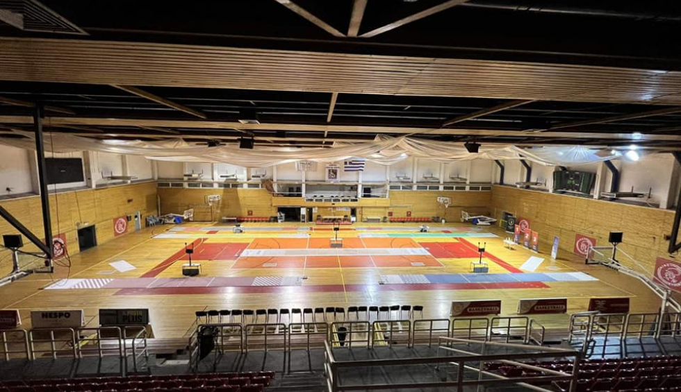 A generic square placeholder image with rounded corners in a figure.