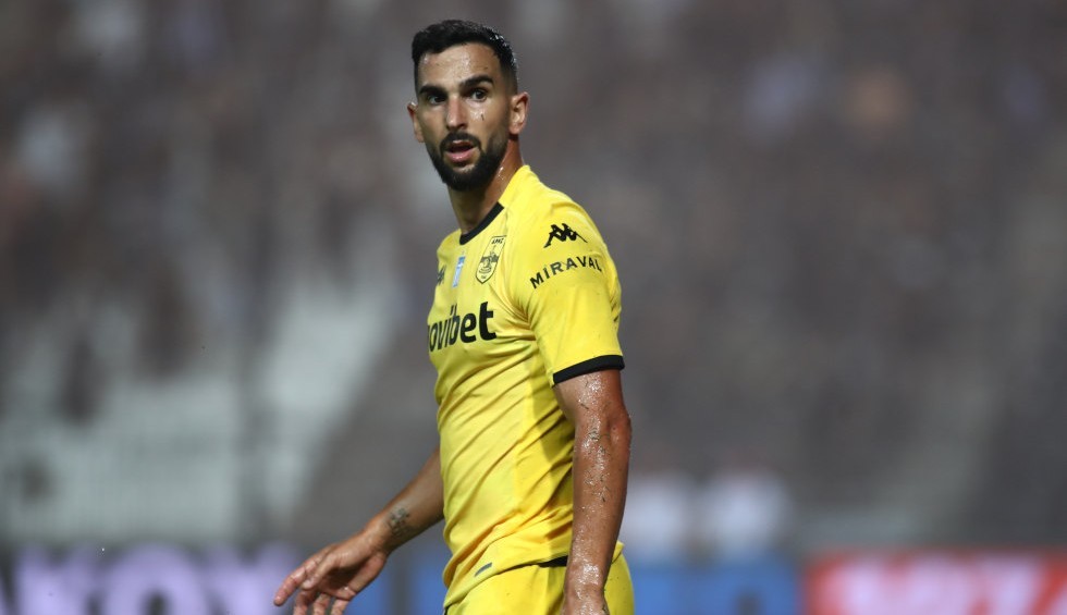 A generic square placeholder image with rounded corners in a figure.