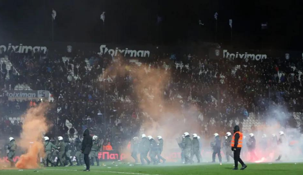 A generic square placeholder image with rounded corners in a figure.