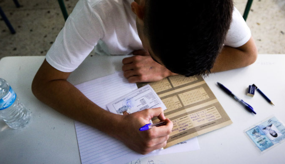 A generic square placeholder image with rounded corners in a figure.