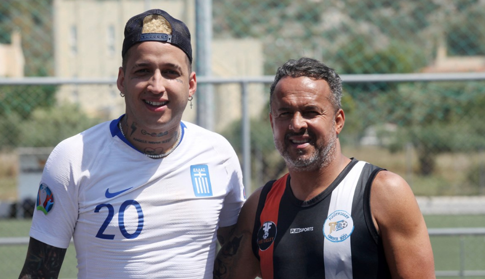 A generic square placeholder image with rounded corners in a figure.