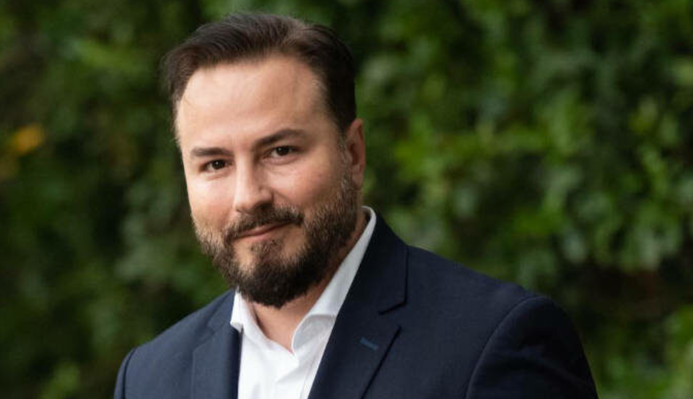 A generic square placeholder image with rounded corners in a figure.