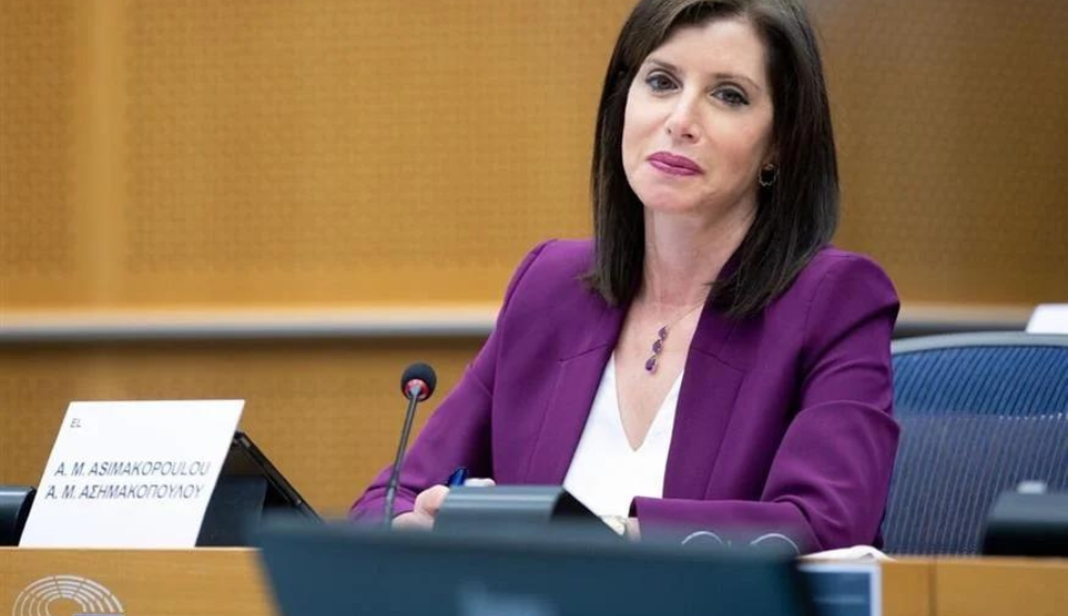 A generic square placeholder image with rounded corners in a figure.