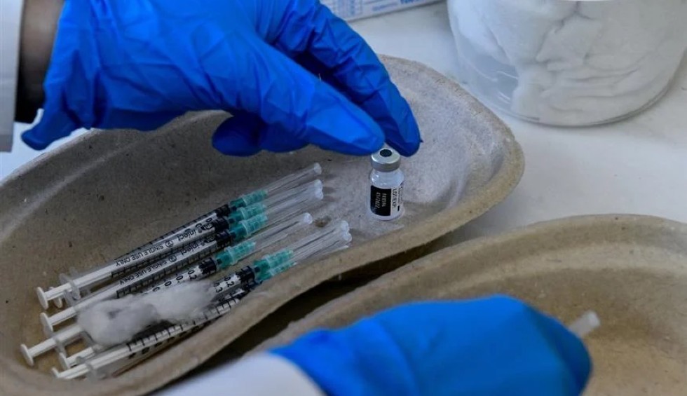 A generic square placeholder image with rounded corners in a figure.