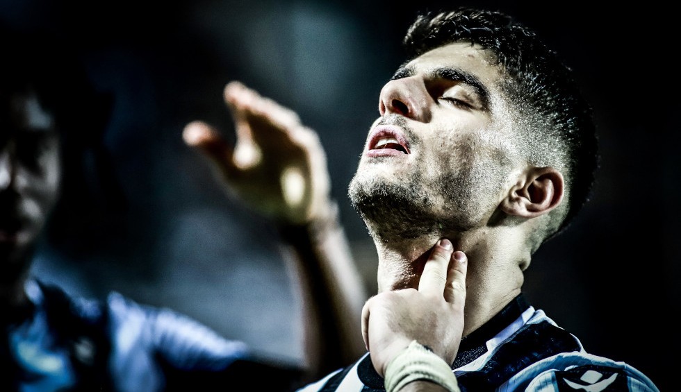 A generic square placeholder image with rounded corners in a figure.