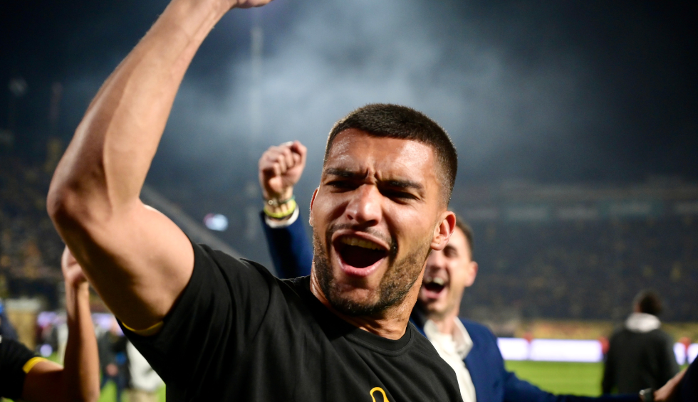 A generic square placeholder image with rounded corners in a figure.