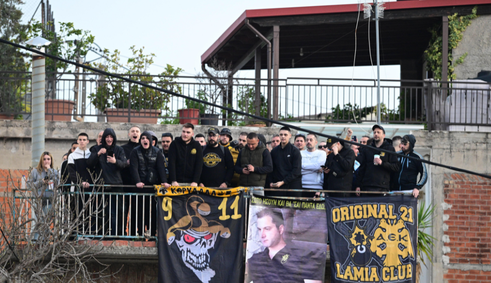 A generic square placeholder image with rounded corners in a figure.