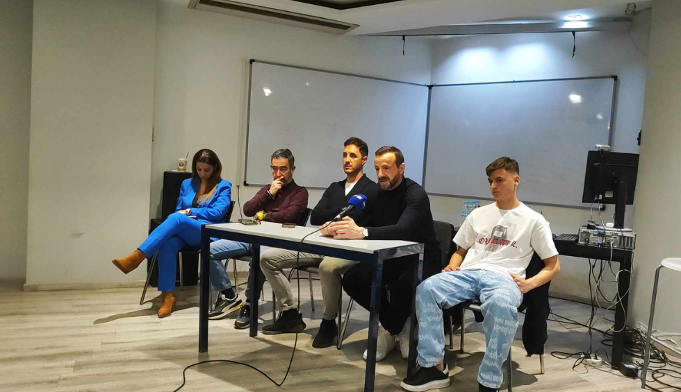 A generic square placeholder image with rounded corners in a figure.