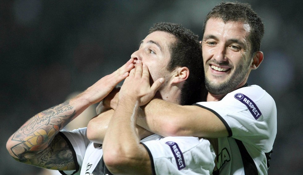 A generic square placeholder image with rounded corners in a figure.