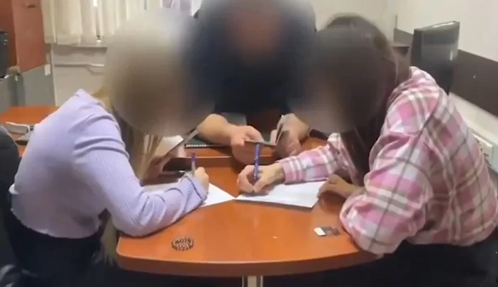 A generic square placeholder image with rounded corners in a figure.