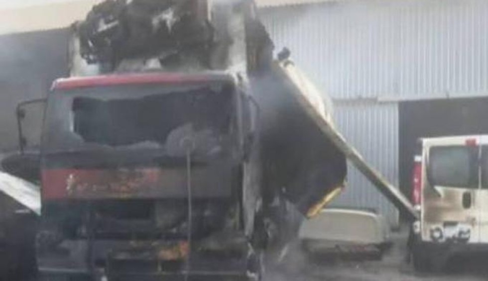 A generic square placeholder image with rounded corners in a figure.