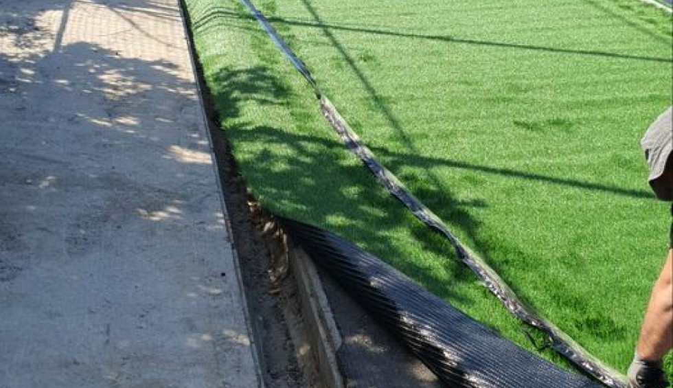 A generic square placeholder image with rounded corners in a figure.