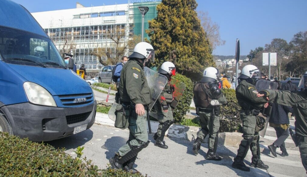 A generic square placeholder image with rounded corners in a figure.