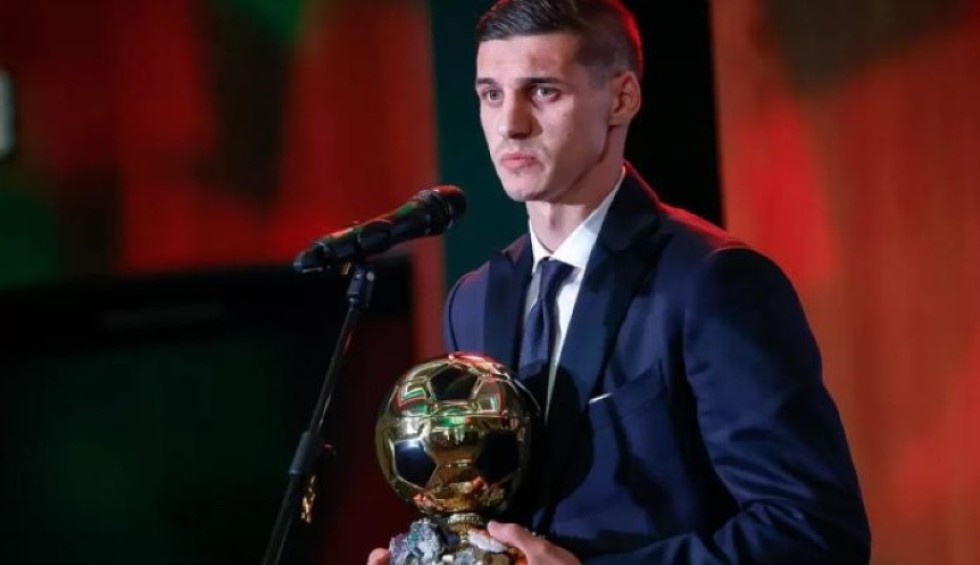 A generic square placeholder image with rounded corners in a figure.