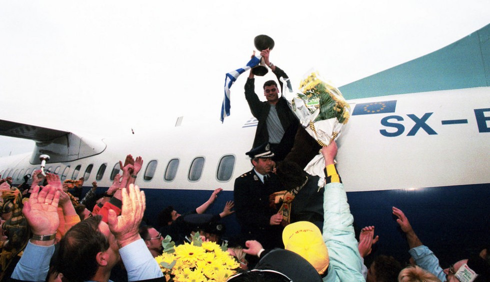 A generic square placeholder image with rounded corners in a figure.